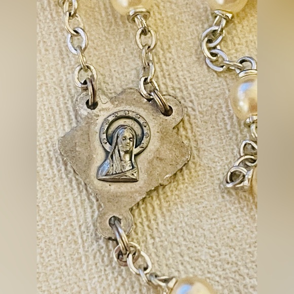 Vintage Knights of Columbus Pearl Rosary - Picture 5 of 8
